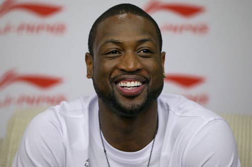 海港vs柔佛半场数据：射门3-12遭碾压，解围数14-5（海港战柔佛半场：射门3比12落下风，解围14比5占优）