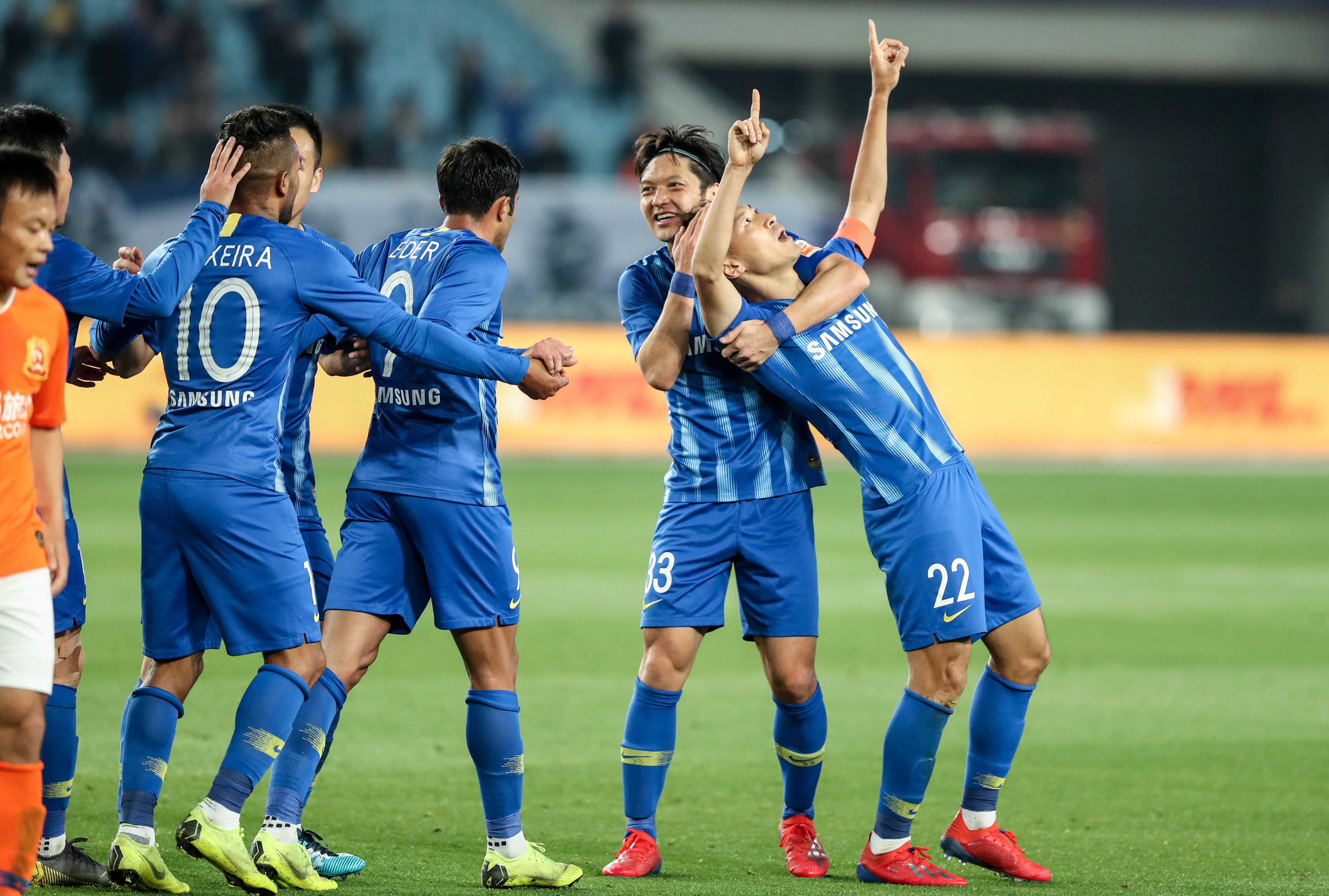 FIFA官方：C罗因直红被禁赛3场，剩余两场被缓期一年执行（FIFA官方通报：C罗直红停赛3场，另2场缓期一年执行）