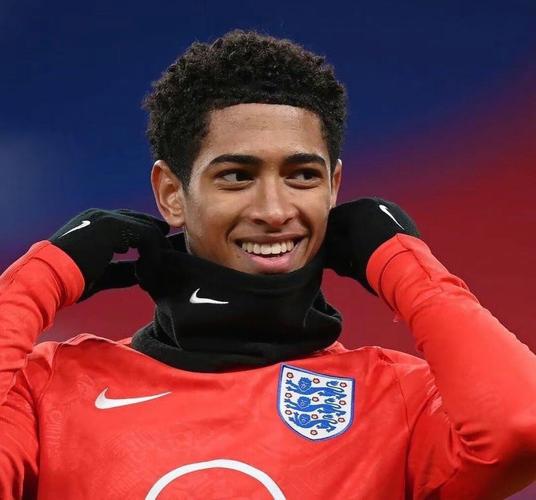 大四喜：姆巴佩vs奥林匹亚科斯个人集锦（姆巴佩上演大四喜：对阵奥林匹亚科斯个人精彩集锦）