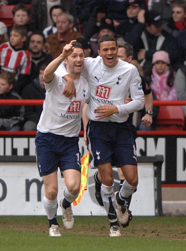 连进五球！巴萨5-3翻盘，悍将戴帽，西甲狂飙6连胜，稳住头名位置（巴萨5-3逆转狂胜：连下五城，悍将上演帽子戏法，西甲豪取六连胜稳居榜首）