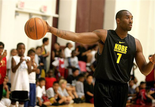 NBA交易市场动态：湖人完成外援引进,（NBA交易快讯：湖人敲定外援加盟）