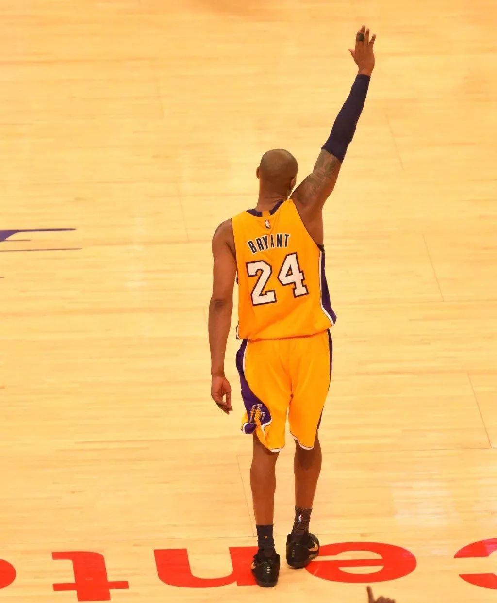 足球中超球队进入封闭训练，外界高度关注（中超球队启动封闭备战，引发广泛关注）