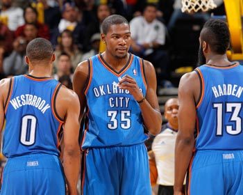 火箭哈登末节三分绝杀国王（哈登末节三分绝杀助火箭力克国王）