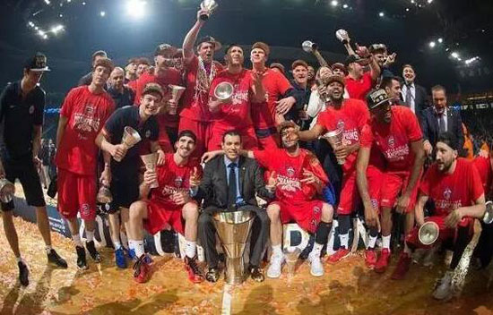 巴西前锋胡尔克39岁仍在巅峰状态！胡尔克在本赛季...（39岁胡尔克巅峰不减：巴西锋霸本赛季持续高光）