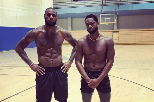 欧冠积分榜形势：拜仁阿森纳全胜，巴黎皇马遭首败，意甲陷危机（欧冠格局：拜仁阿森纳全胜领跑，巴黎皇马遭遇首败，意甲危机四伏）