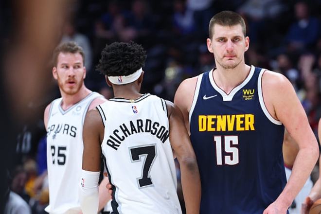 记者：曼联很乐观能成功签下谢什科，英力士已批准了这笔转会（记者称英力士已放行交易，曼联看好敲定谢什科）