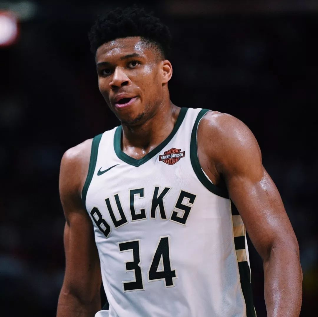 德甲战报：伯克特双响，卡明斯基闪击，法兰克福4-3险胜科隆（德甲激战：伯克特梅开二度，卡明斯基先拔头筹，法兰克福4-3险胜科隆）