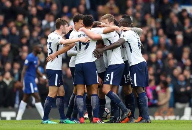 搏击网红正面挑战鸽武缘，直言输了给10W，对方却迟迟不敢回应（搏击网红公开向鸽武缘下战书：放话输了赔10万，对方迟迟无回应）